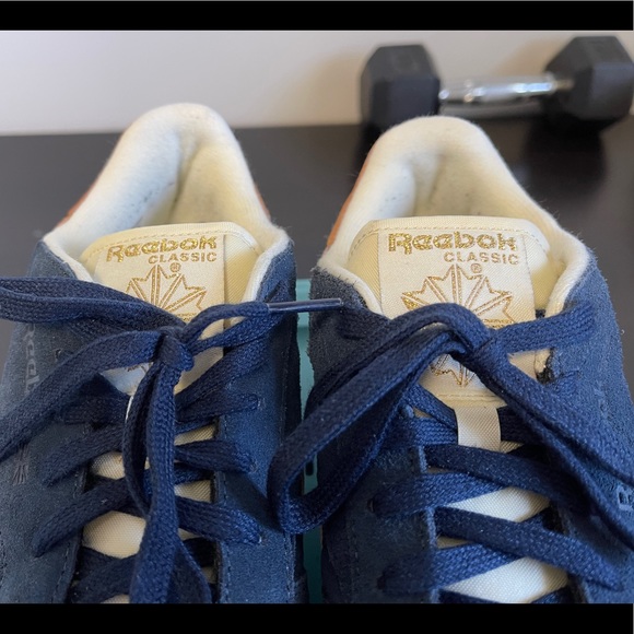 Navy Blue Reebok Classic Trainers (SIZE US W7) - Picture 3 of 7